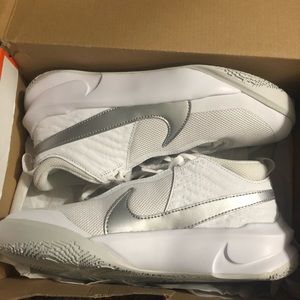 Nike Team Hustle D10 GS